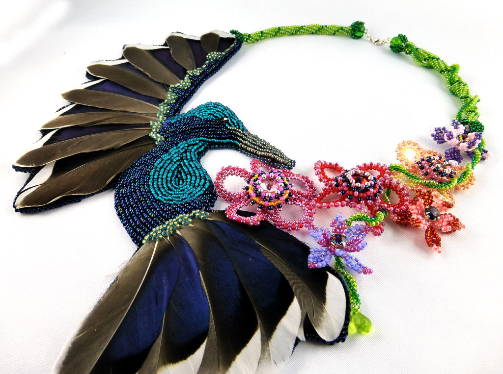 Hummingbird-collier-kette-Bead_Embroidery-BeadEmbroidery-Pearlfactory-3