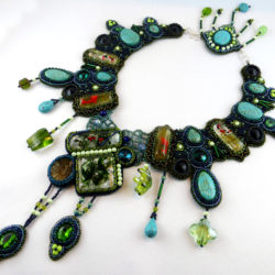 collier-halskette-perlencollier-bead-embroidery-beadembroidery-pearlfactory-retreat-2