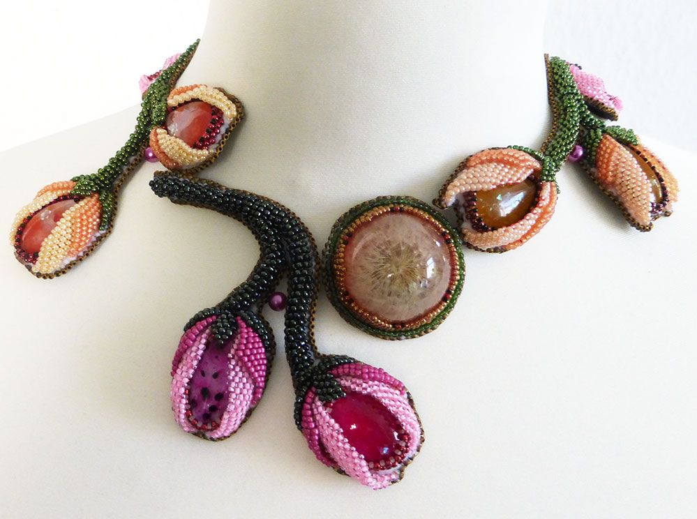 collier-halskette-bead-embroidery-resin-tulip-4